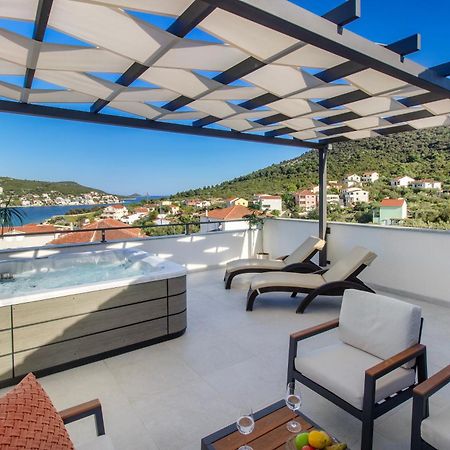 Villa Dalmatian Child With Swimming Pool, Close To The Beach Vinišće Buitenkant foto
