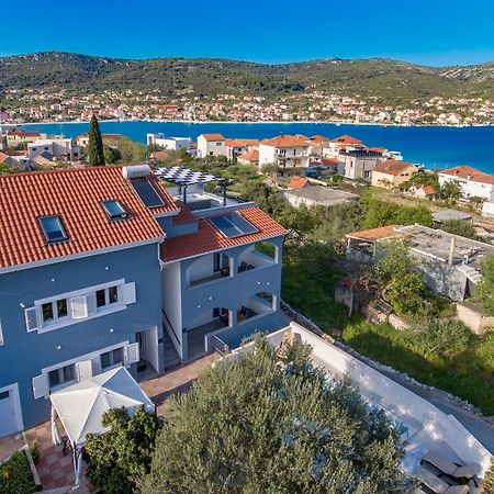 Villa Dalmatian Child With Swimming Pool, Close To The Beach Vinišće Buitenkant foto