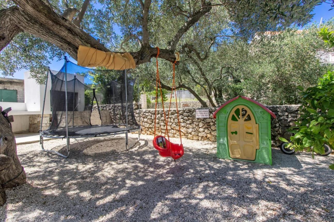 Villa Dalmatian Child With Swimming Pool, Close To The Beach Vinišće Buitenkant foto