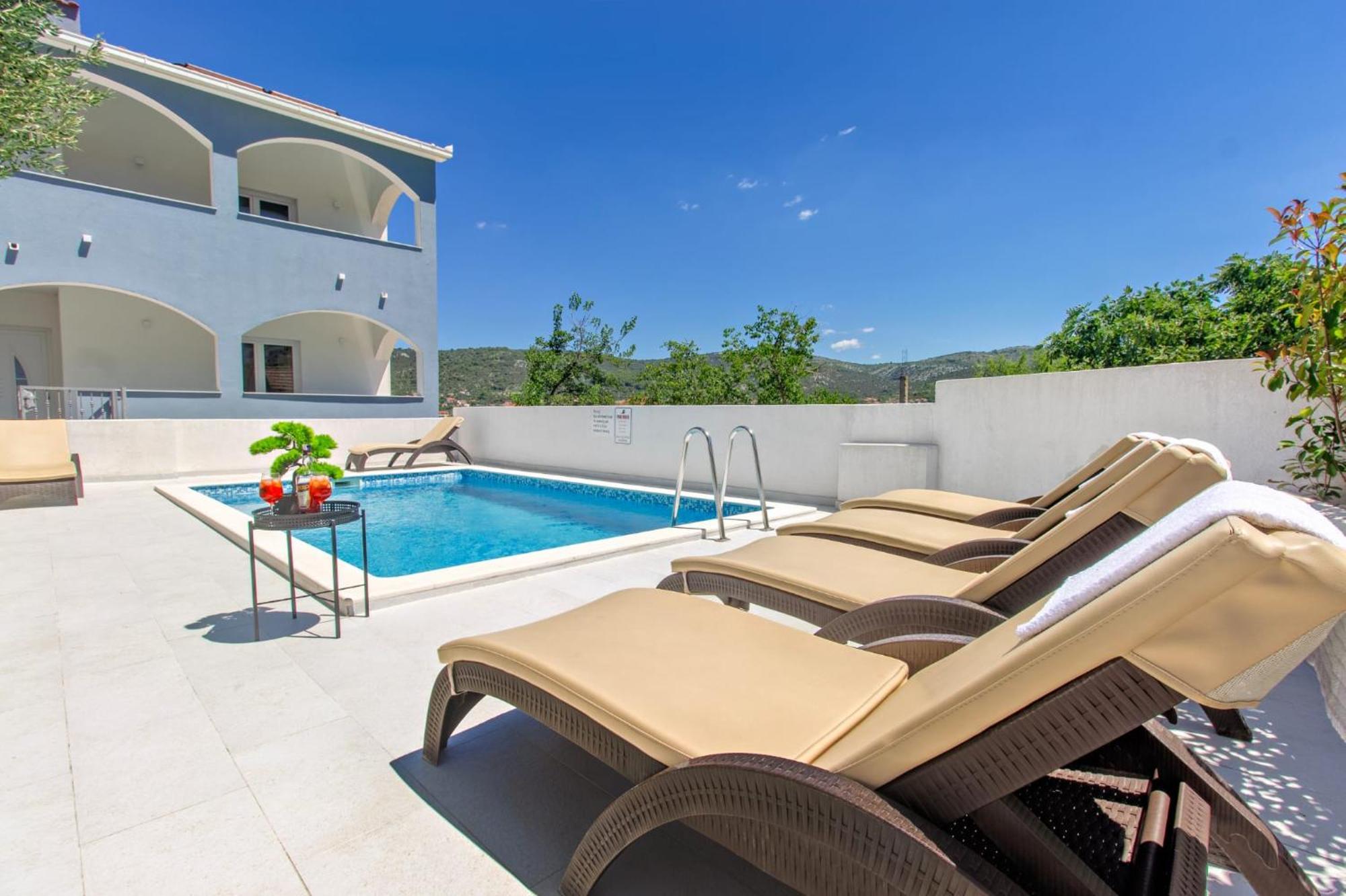 Villa Dalmatian Child With Swimming Pool, Close To The Beach Vinišće Buitenkant foto