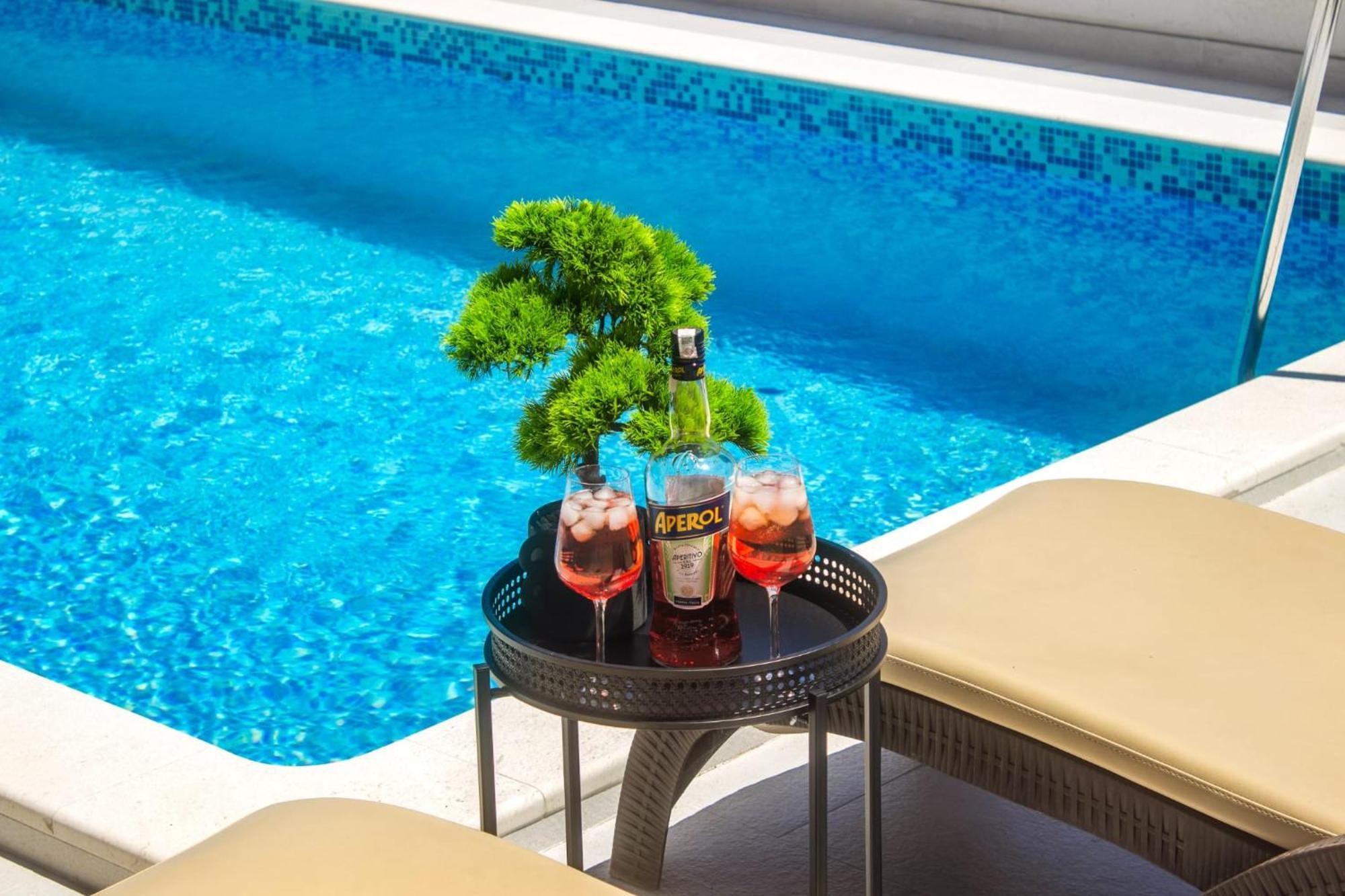Villa Dalmatian Child With Swimming Pool, Close To The Beach Vinišće Buitenkant foto