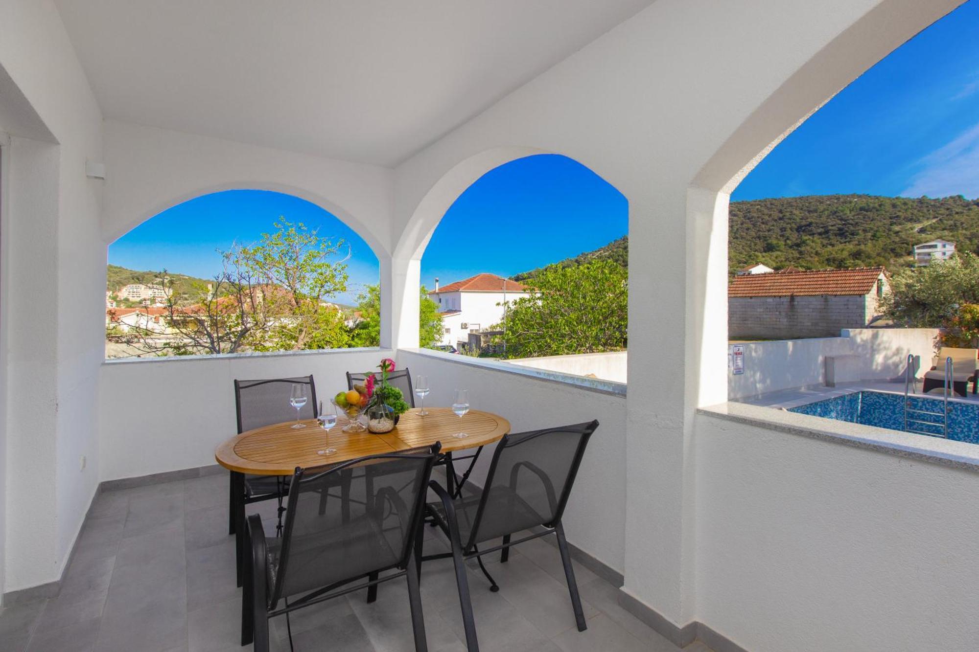 Villa Dalmatian Child With Swimming Pool, Close To The Beach Vinišće Buitenkant foto