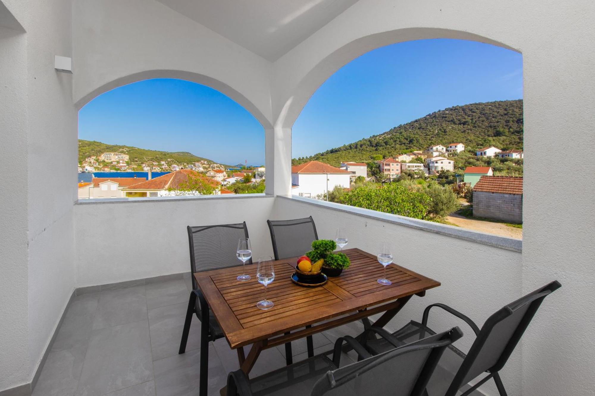 Villa Dalmatian Child With Swimming Pool, Close To The Beach Vinišće Buitenkant foto