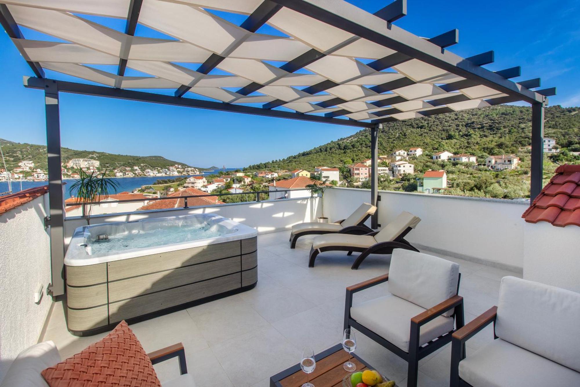 Villa Dalmatian Child With Swimming Pool, Close To The Beach Vinišće Buitenkant foto