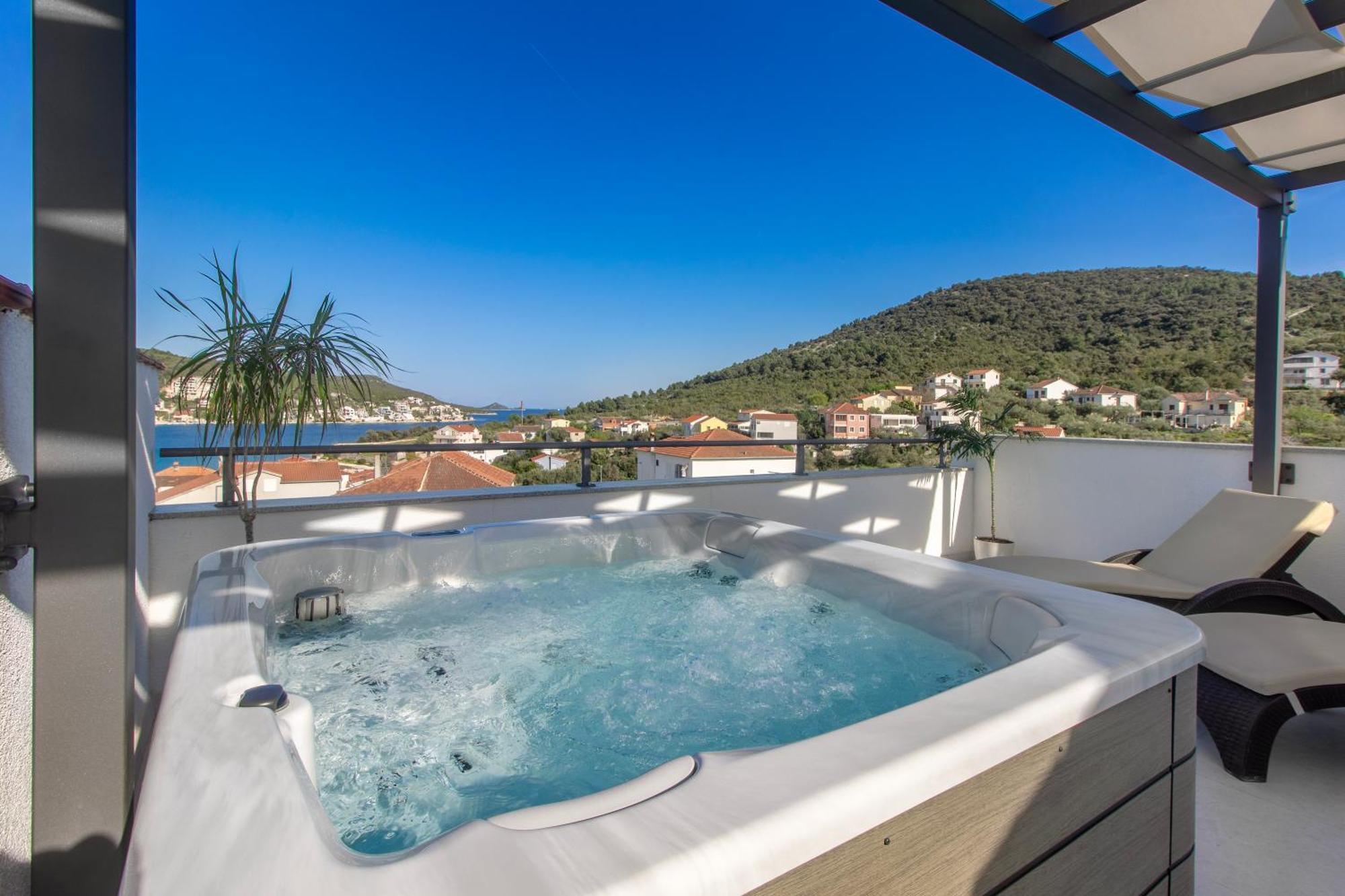 Villa Dalmatian Child With Swimming Pool, Close To The Beach Vinišće Buitenkant foto