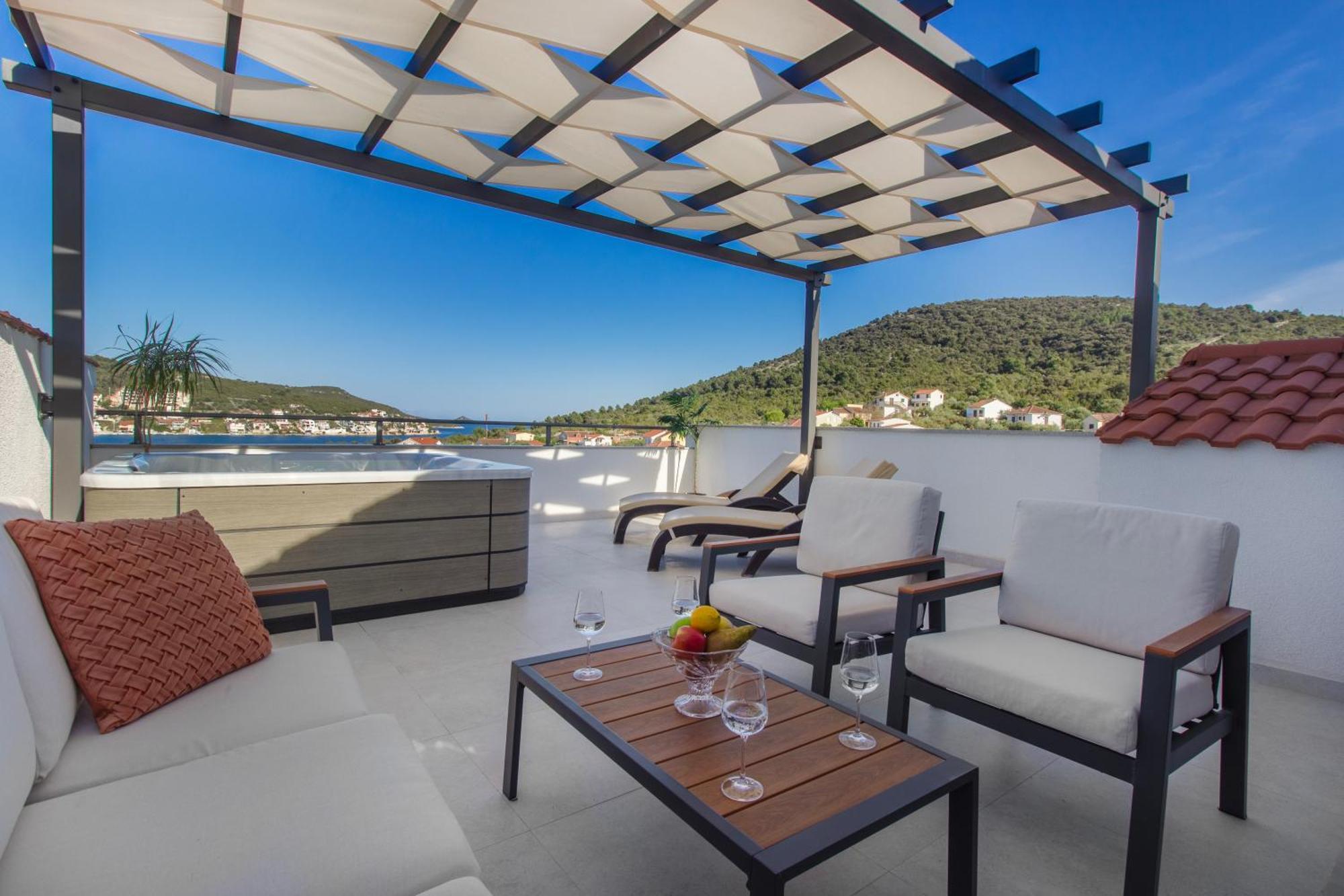 Villa Dalmatian Child With Swimming Pool, Close To The Beach Vinišće Buitenkant foto